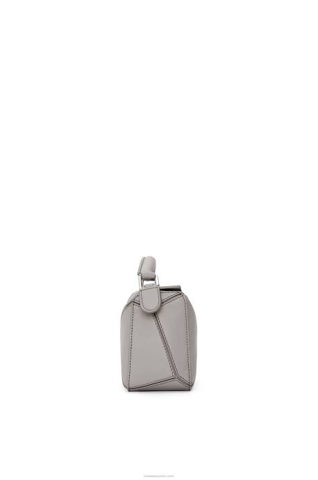 Loewe mujer minibolso puzzle de piel de becerro clásica LP64314 Perla gris