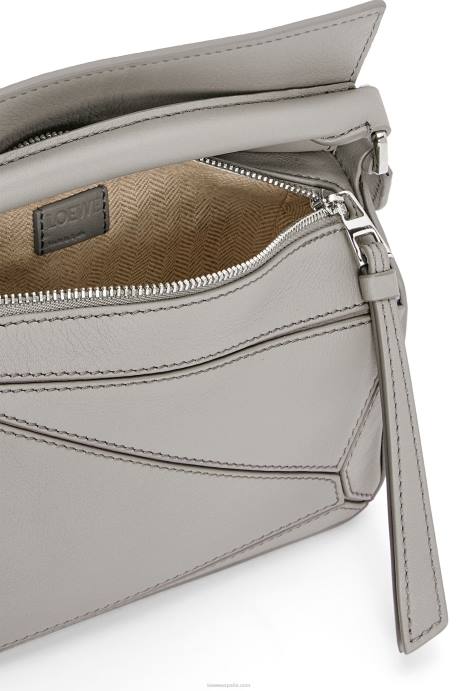 Loewe mujer minibolso puzzle de piel de becerro clásica LP64314 Perla gris