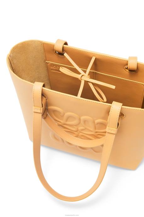 Loewe mujer bolso tote hinchable pequeño con anagrama en piel de becerro clásica LP64123 cálido desierto