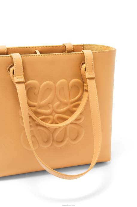 Loewe mujer bolso tote hinchable pequeño con anagrama en piel de becerro clásica LP64123 cálido desierto