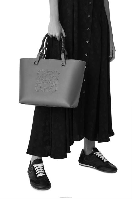 Loewe mujer bolso tote pequeño con anagrama en piel de becerro clásica LP64124 broncearse