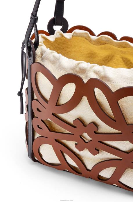 Loewe mujer bolso tote pequeño con anagrama recortado de piel de becerro LP64125 broncearse