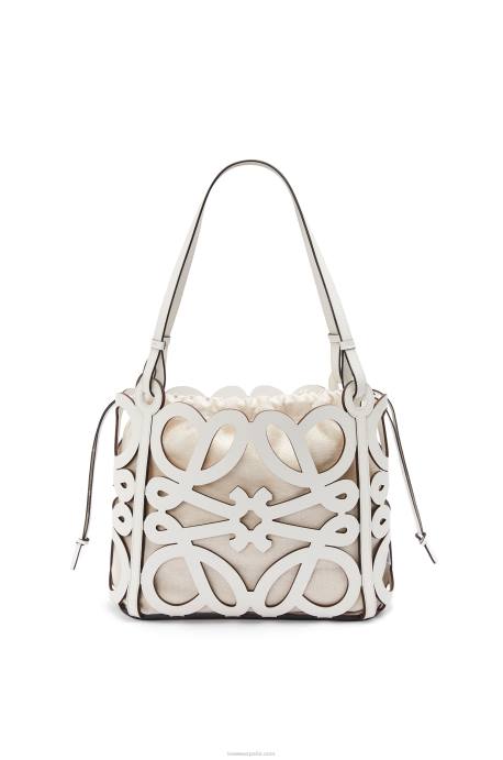 Loewe mujer bolso tote pequeño con anagrama recortado de piel de becerro box LP64187 blanco suave