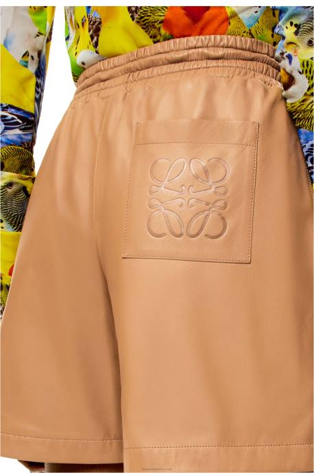 Loewe mujer shorts de napa de cordero LP641123 caramelo