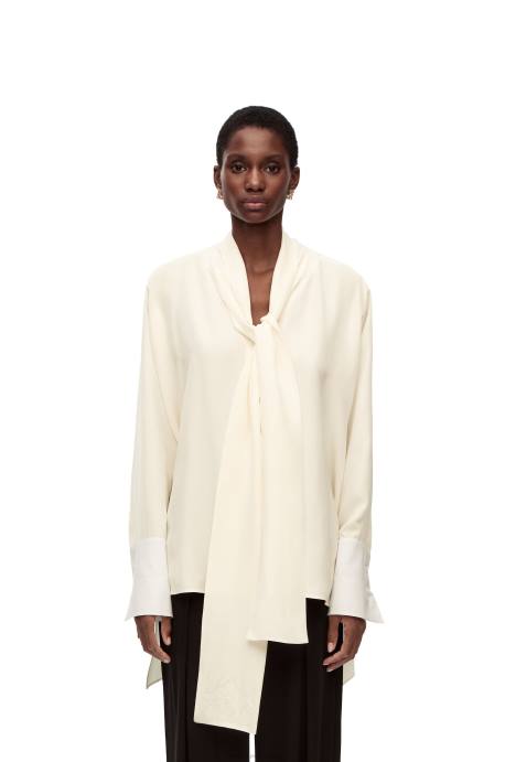 Loewe mujer Blusa de seda con solapa y anagrama LP64918 Marfil