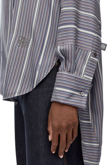 Loewe mujer Camisa de seda a rayas con trampantojo LP64923 gris/azul marino