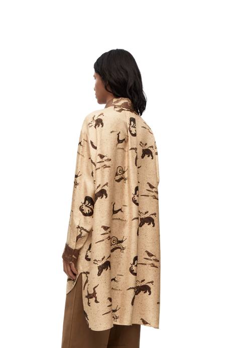 Loewe mujer camisa oversize de seda con estampado animal LP64929 beige claro/marrón