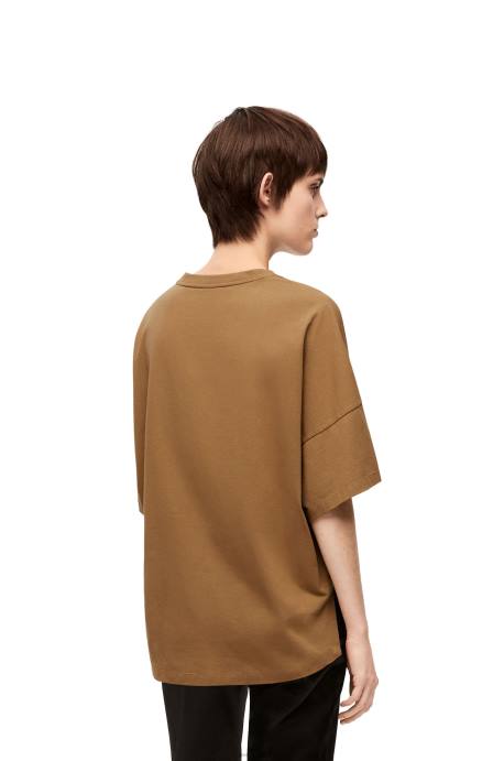 Loewe mujer camiseta boxy fit de algodón LP64781 camello oscuro