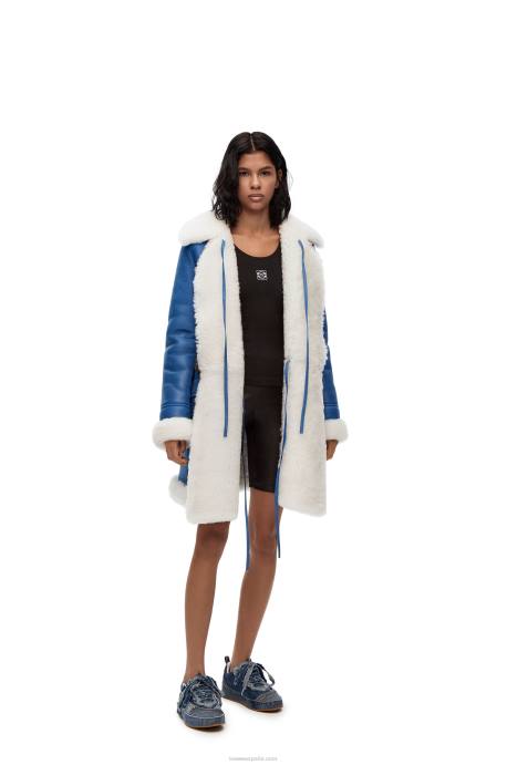 Loewe mujer abrigo de piel de oveja LP641119 blanco azul