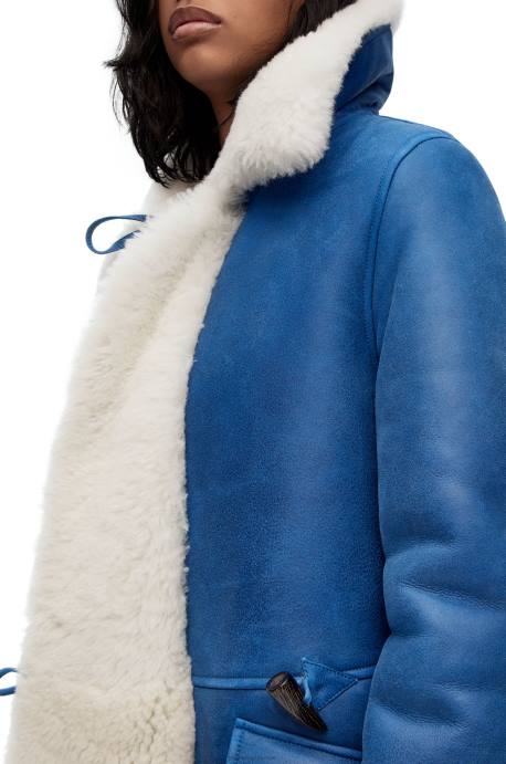 Loewe mujer abrigo de piel de oveja LP641119 blanco azul