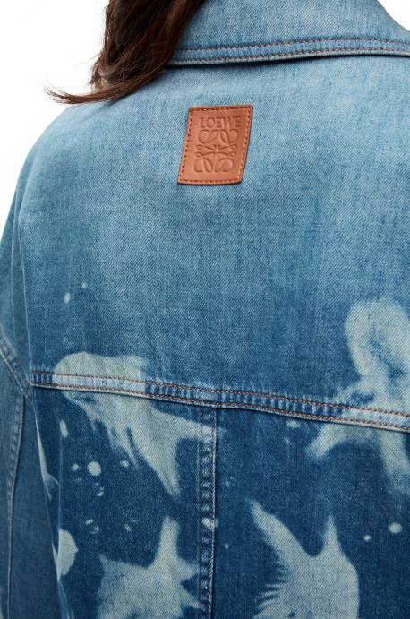 Loewe mujer chamarra corta de pescado en denim LP641169 azul claro/blanco