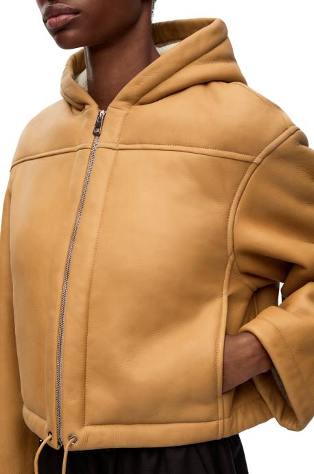 Loewe mujer chaqueta con capucha de borrego LP641124 Oro blanco