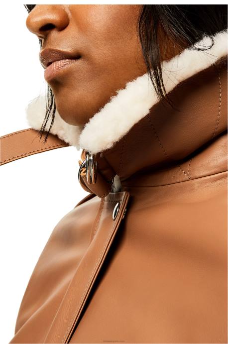 Loewe mujer chaqueta de aviador en napa LP641158 caramelo/blanco