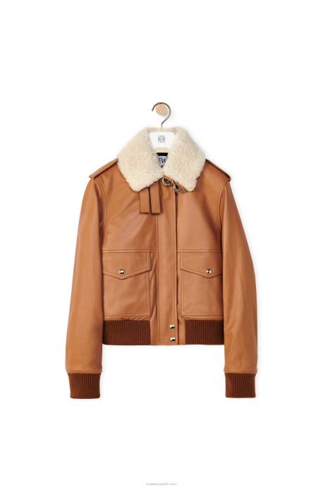 Loewe mujer chaqueta de aviador en napa LP641158 caramelo/blanco