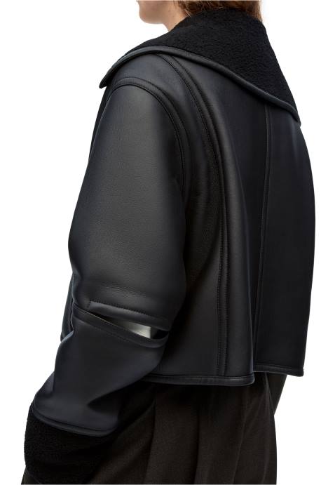 Loewe mujer chaqueta deconstruida de borrego LP641131 negro