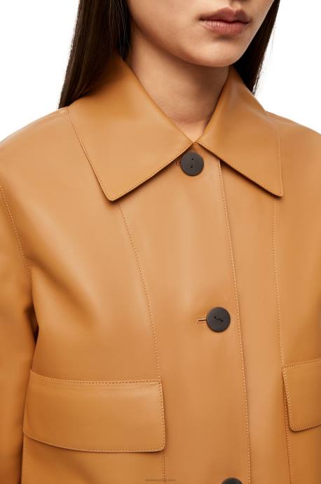 Loewe mujer chaqueta vuelta de piel de cordero napa LP641133 cálido desierto
