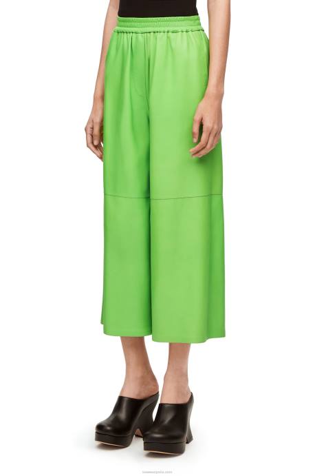 Loewe mujer pantalones capri de napa LP641111 verde flúor