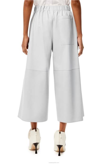 Loewe mujer pantalones capri elásticos en napa LP641147 gris claro