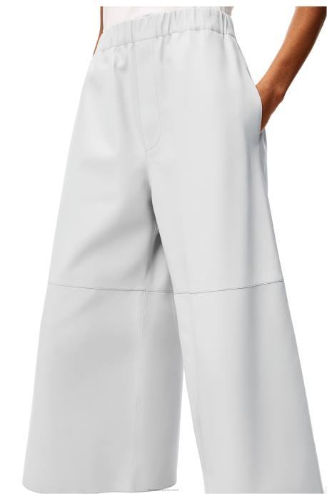 Loewe mujer pantalones capri elásticos en napa LP641147 gris claro