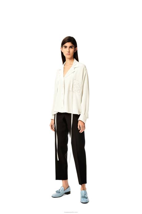 Loewe mujer Blusa de satén con anagrama bordado LP64952 blanco