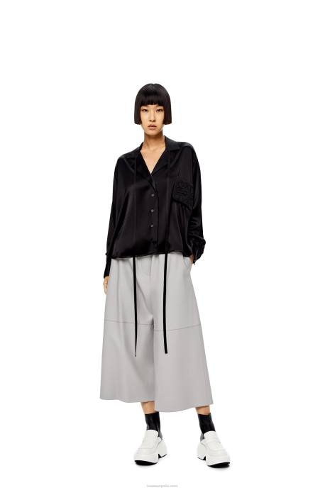 Loewe mujer Blusa de satén con anagrama bordado LP64953 negro