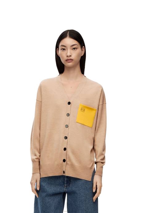 Loewe mujer Cárdigan de lana con bolsillo con anagrama LP64992 camello