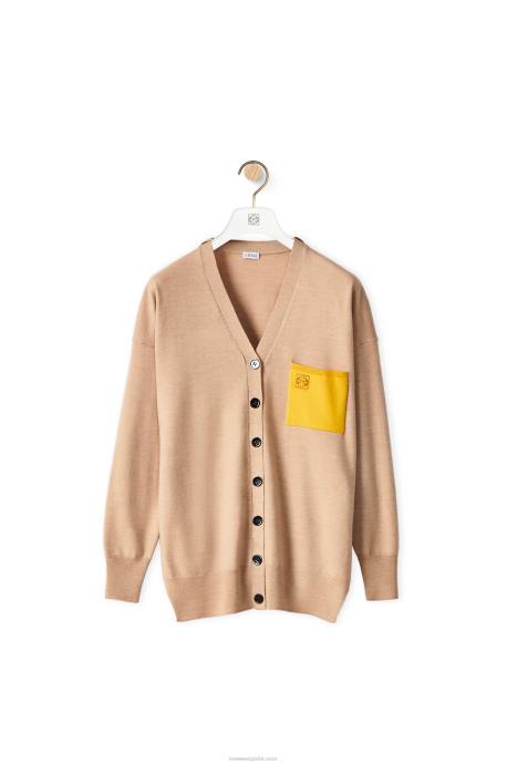 Loewe mujer Cárdigan de lana con bolsillo con anagrama LP64992 camello