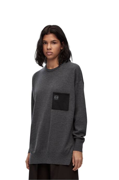 Loewe mujer Jersey de lana con bolsillo con anagrama LP64991 gris oscuro