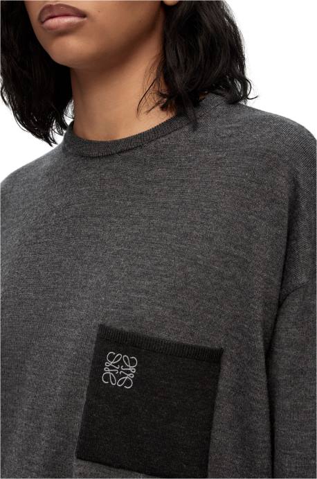 Loewe mujer Jersey de lana con bolsillo con anagrama LP64991 gris oscuro