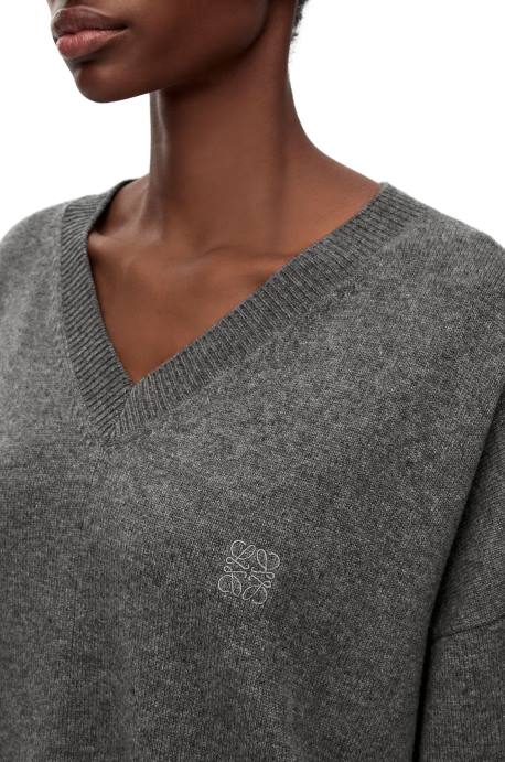 Loewe mujer jersey asimétrico de cachemir LP64977 gris oscuro