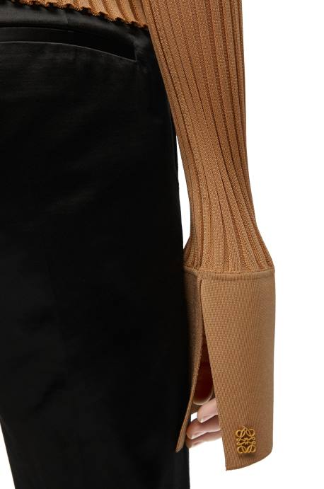 Loewe mujer top de manga larga en viscosa LP64847 beige