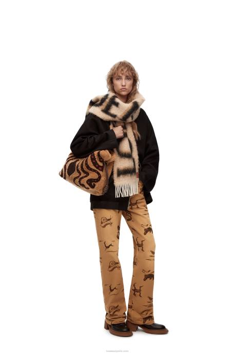 Loewe mujer jeans con estampado animal en denim LP641192 beige claro/marrón