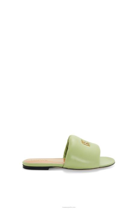 Loewe mujer Chanclas acolchadas con anagrama de piel de cordero LP64686 Verde pálido