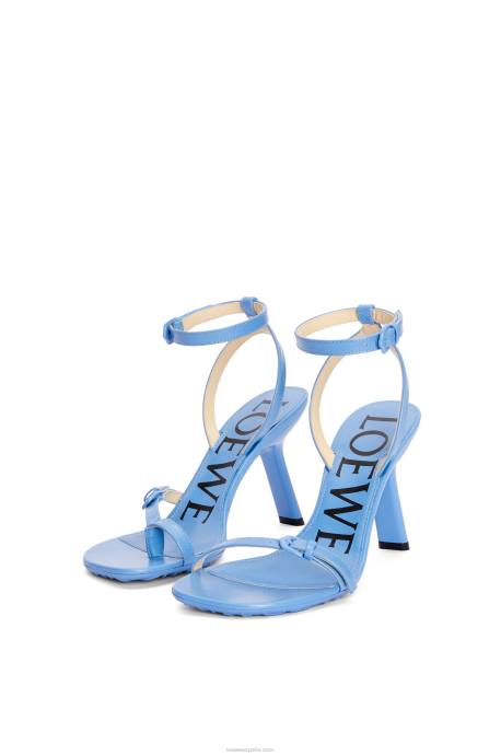 Loewe mujer Sandalia stiletto petal de piel de cordero LP64672 mezclilla ligera