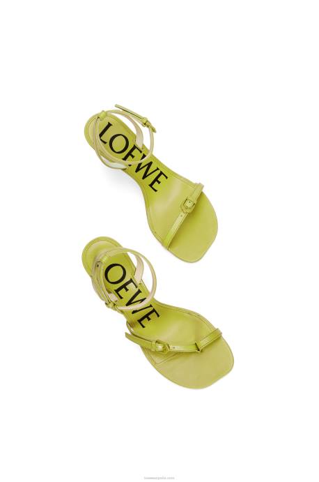 Loewe mujer Sandalia stiletto petal de piel de cordero LP64673 café con leche matcha