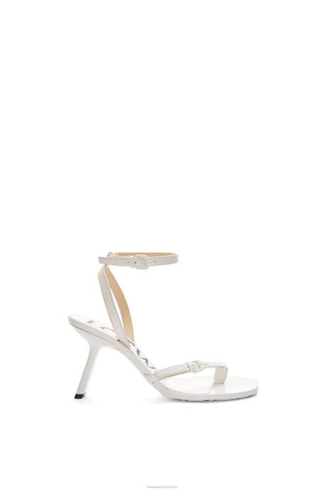 Loewe mujer Sandalia stiletto petal de piel de cordero LP64675 blanco