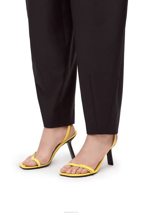 Loewe mujer Sandalia stiletto petal de piel de cordero LP64678 amarillo acacia