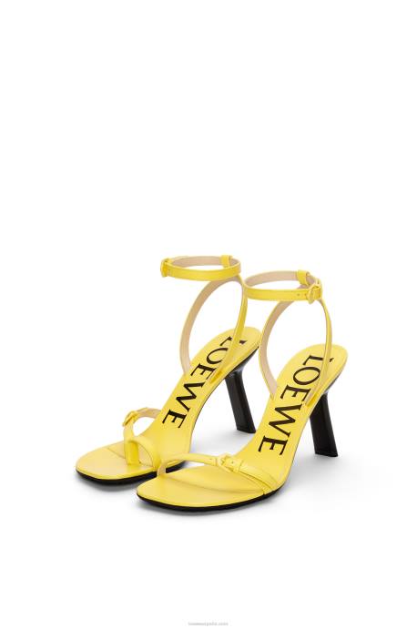 Loewe mujer Sandalia stiletto petal de piel de cordero LP64678 amarillo acacia
