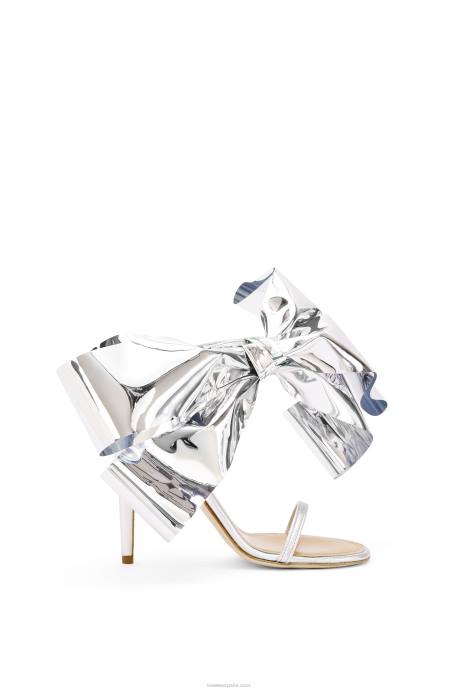 Loewe mujer sandalia con lazo en piel de cordero LP64703 Gris plateado