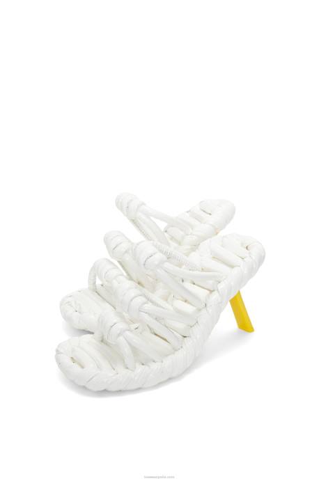 Loewe mujer sandalia con nudo de pétalos en piel de cordero LP64705 blanco amarillo
