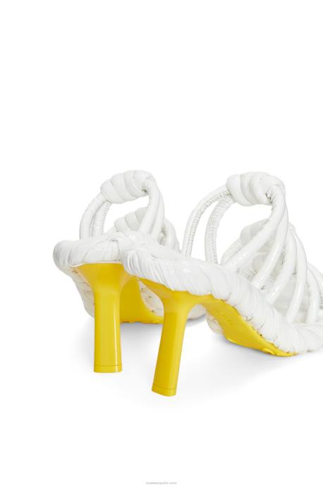 Loewe mujer sandalia con nudo de pétalos en piel de cordero LP64705 blanco amarillo