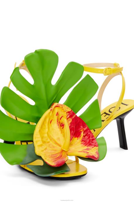 Loewe mujer sandalia pétalo en piel de cordero LP64689 amarillo acacia