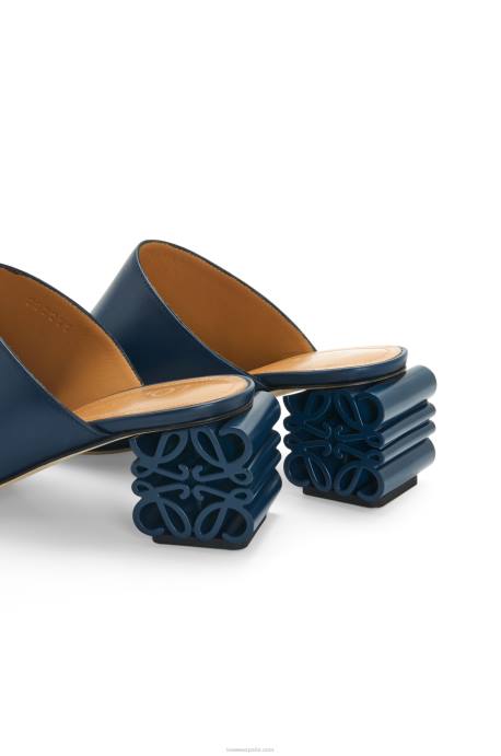 Loewe mujer Mule con tacón anagrama de piel de becerro LP64763 azul