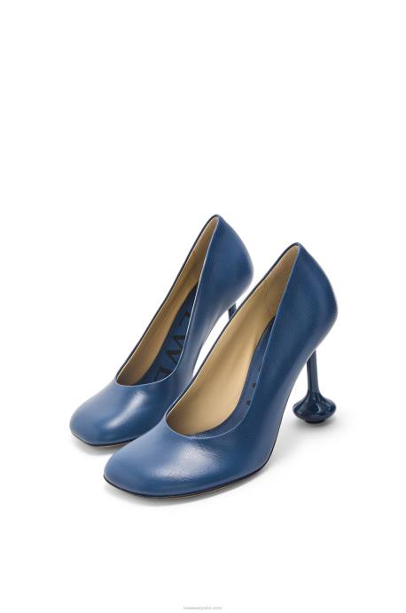Loewe mujer bomba de juguete en piel de cabra LP64726 mezclilla cruda