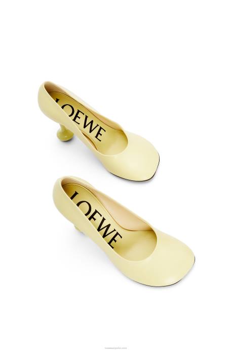Loewe mujer bomba de juguete en piel de cabra LP64728 acacia descolorida