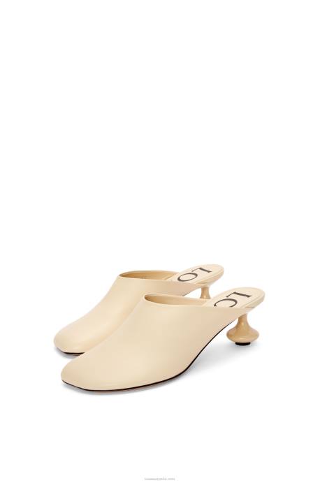 Loewe mujer mule de juguete en piel de cabra LP64725 leche de avena