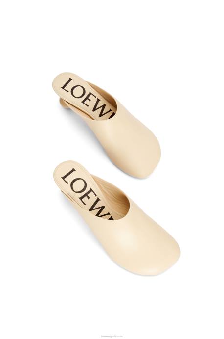 Loewe mujer mule de juguete en piel de cabra LP64725 leche de avena