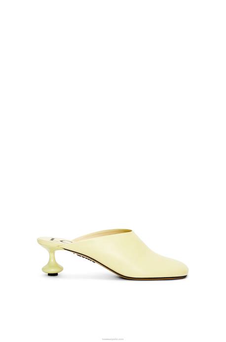 Loewe mujer mule de juguete en piel de cabra LP64736 acacia descolorida