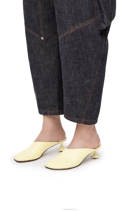 Loewe mujer mule de juguete en piel de cabra LP64736 acacia descolorida