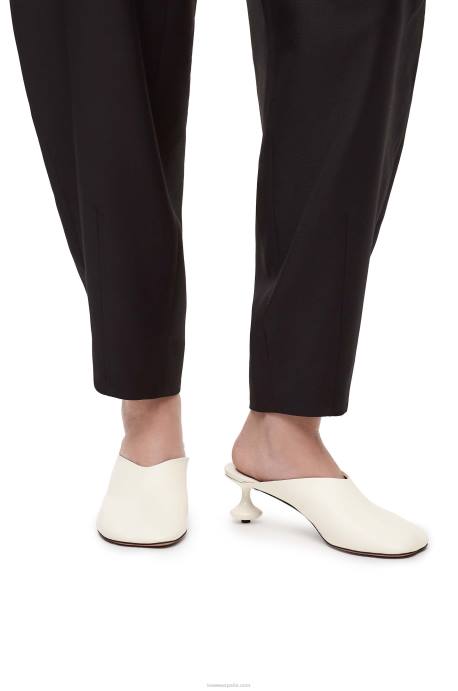 Loewe mujer mule de juguete en piel de cabra LP64737 blanco